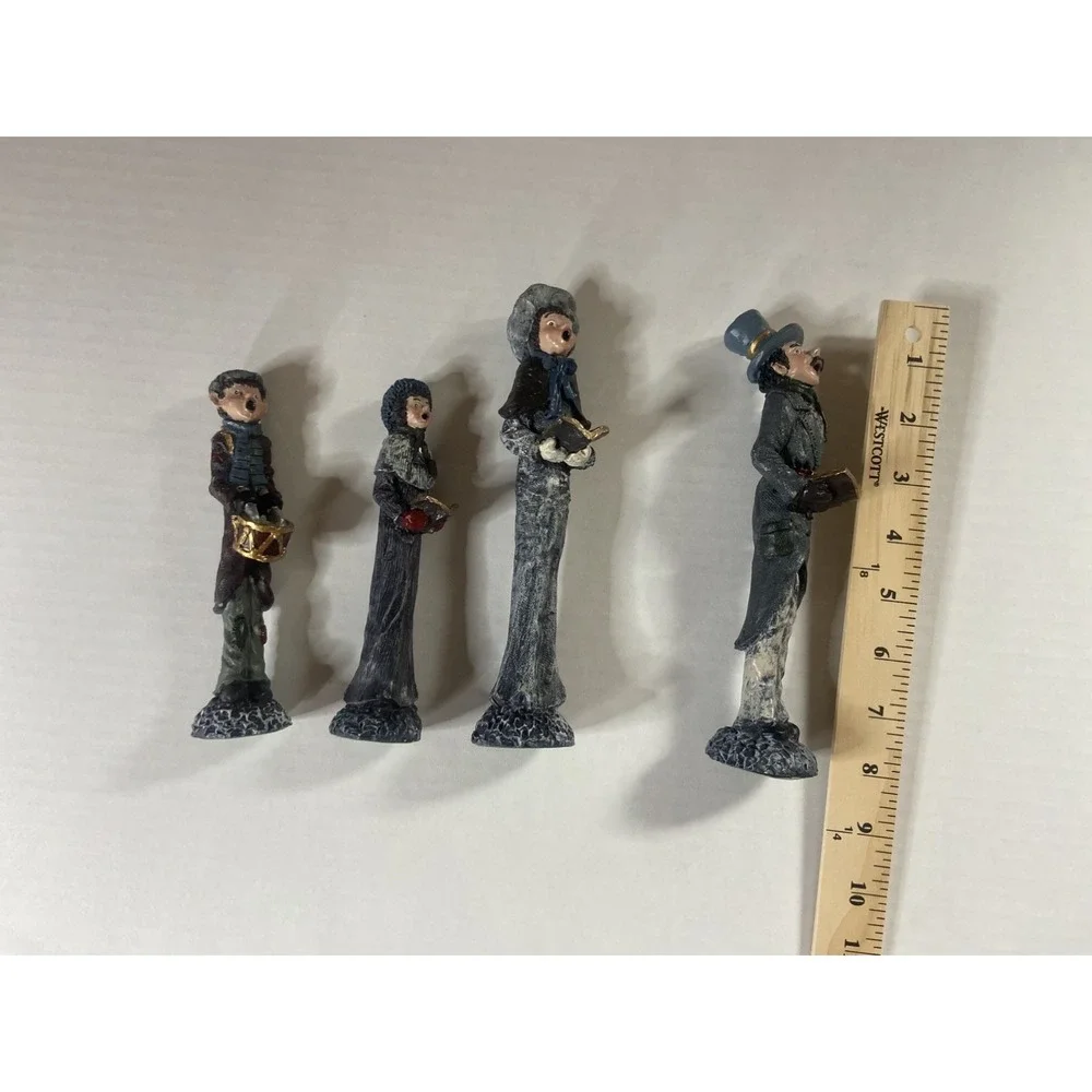 Vintage Windsor Collectible Christmas Caroler Family  Wintery Attire Set 4 Resin